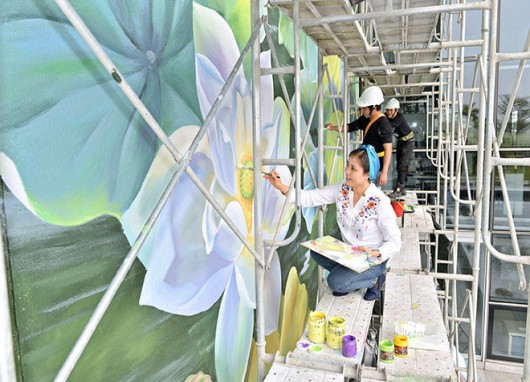 Mural paintings on lotus at Noi Bai International Airport inaugurated